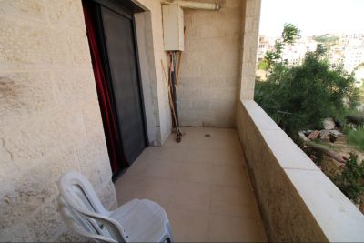 شقة مفروشة للإيجار بالقرب من مسجد عين منجد 
