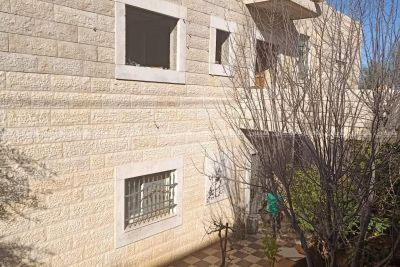 منزل مستقل للبيع وسط الخدمات 