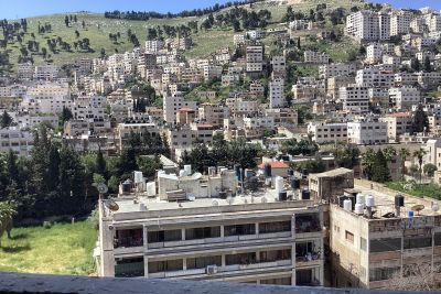للبيع في نابلس وحدات تصلح للسكن أو الاستثمار في موقع مميز على شارعي فيصل والحرية
