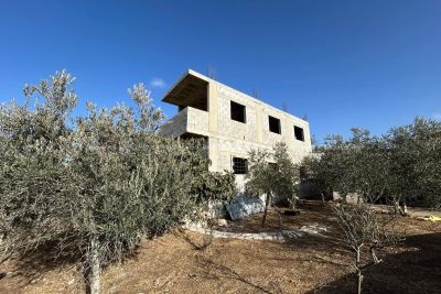 منزل عظم للبيع بإطلالة رائعة وجميلة منزل عظم للبيع بإطلالة رائعة وجميلة